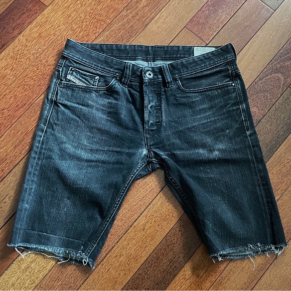 Made In Italy - Vintage 32 Diesel Viker cutoff shorts (trim to length!) - Picture 2 of 11